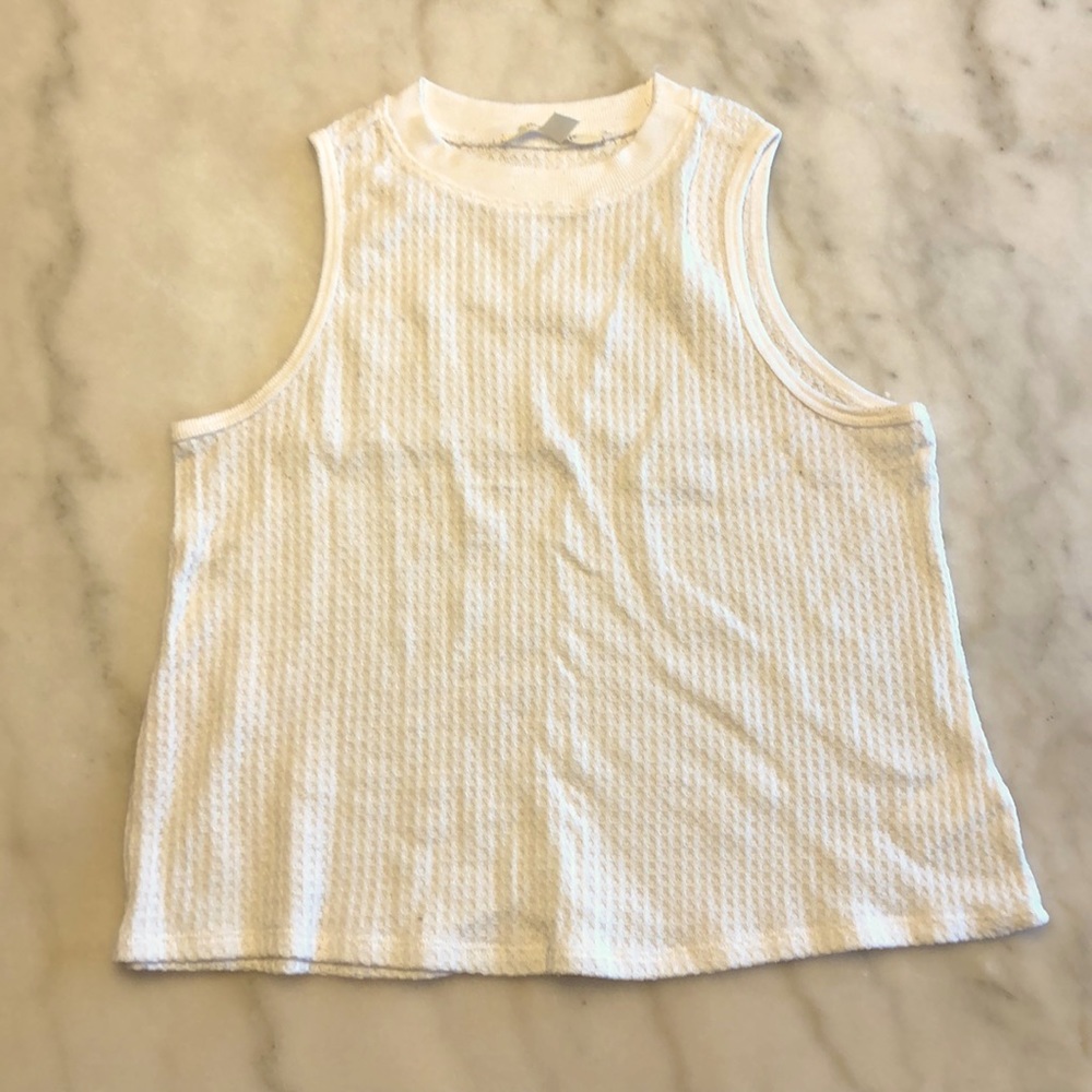 Sleeveless sweater tank